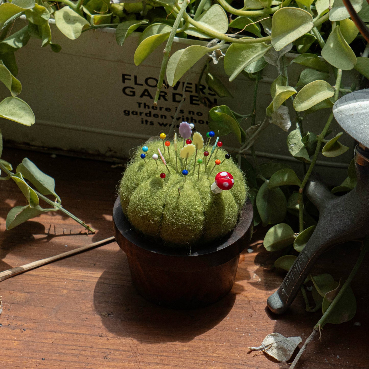 선인장 핀쿠션 Cactus Pin Cushion (with 1 random mushroom pin)