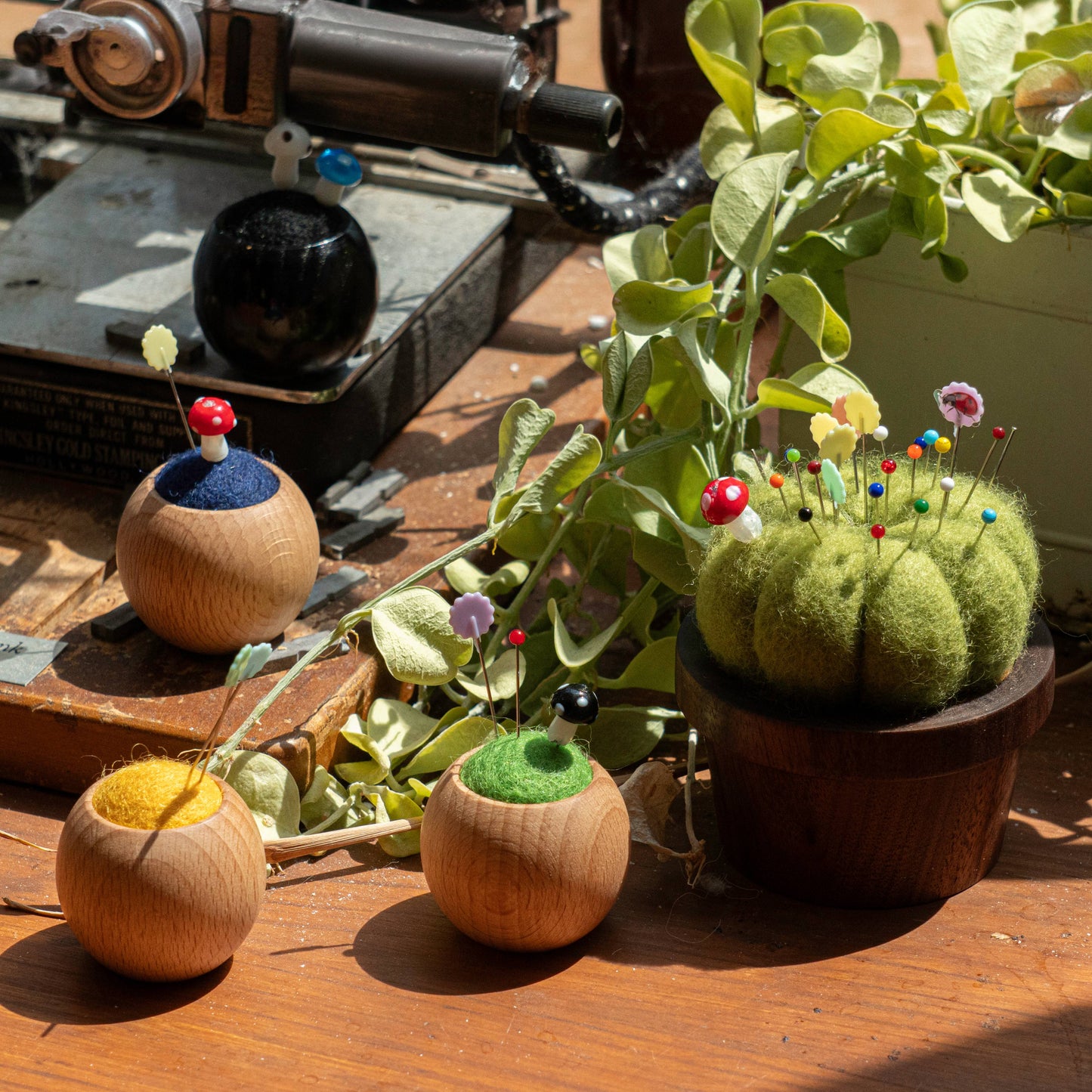 선인장 핀쿠션 Cactus Pin Cushion (with 1 random mushroom pin)