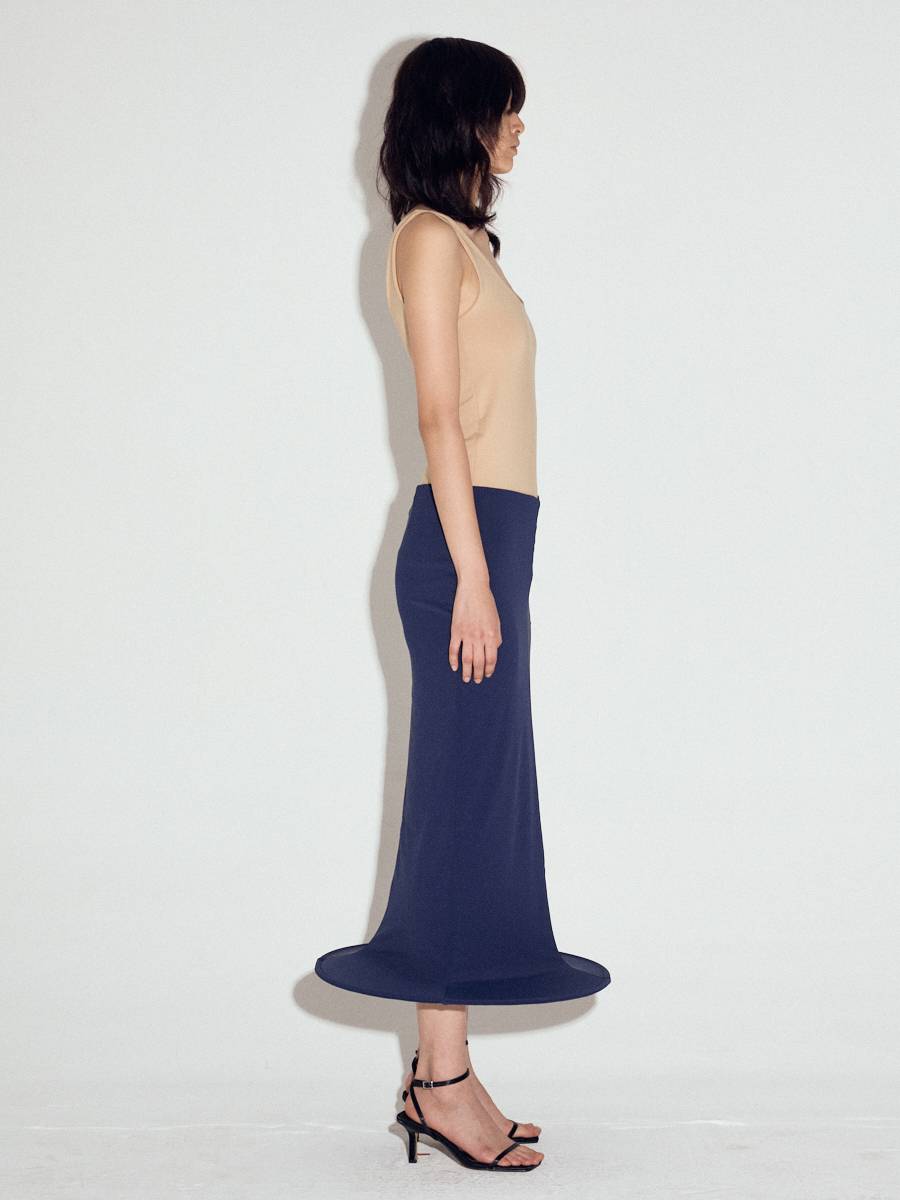 Wired hem cylinder skirt in Navy