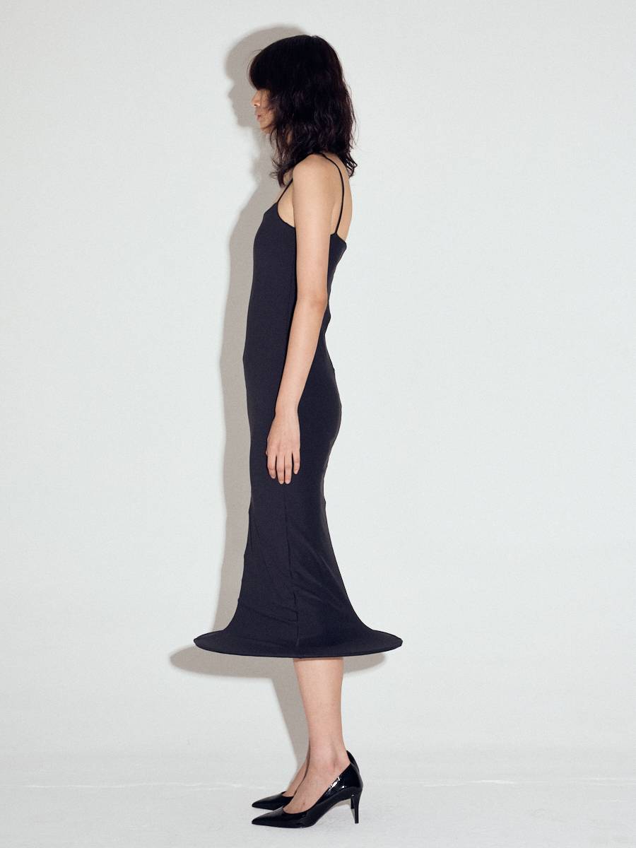 Wired hem classic midi dress in Matt Black