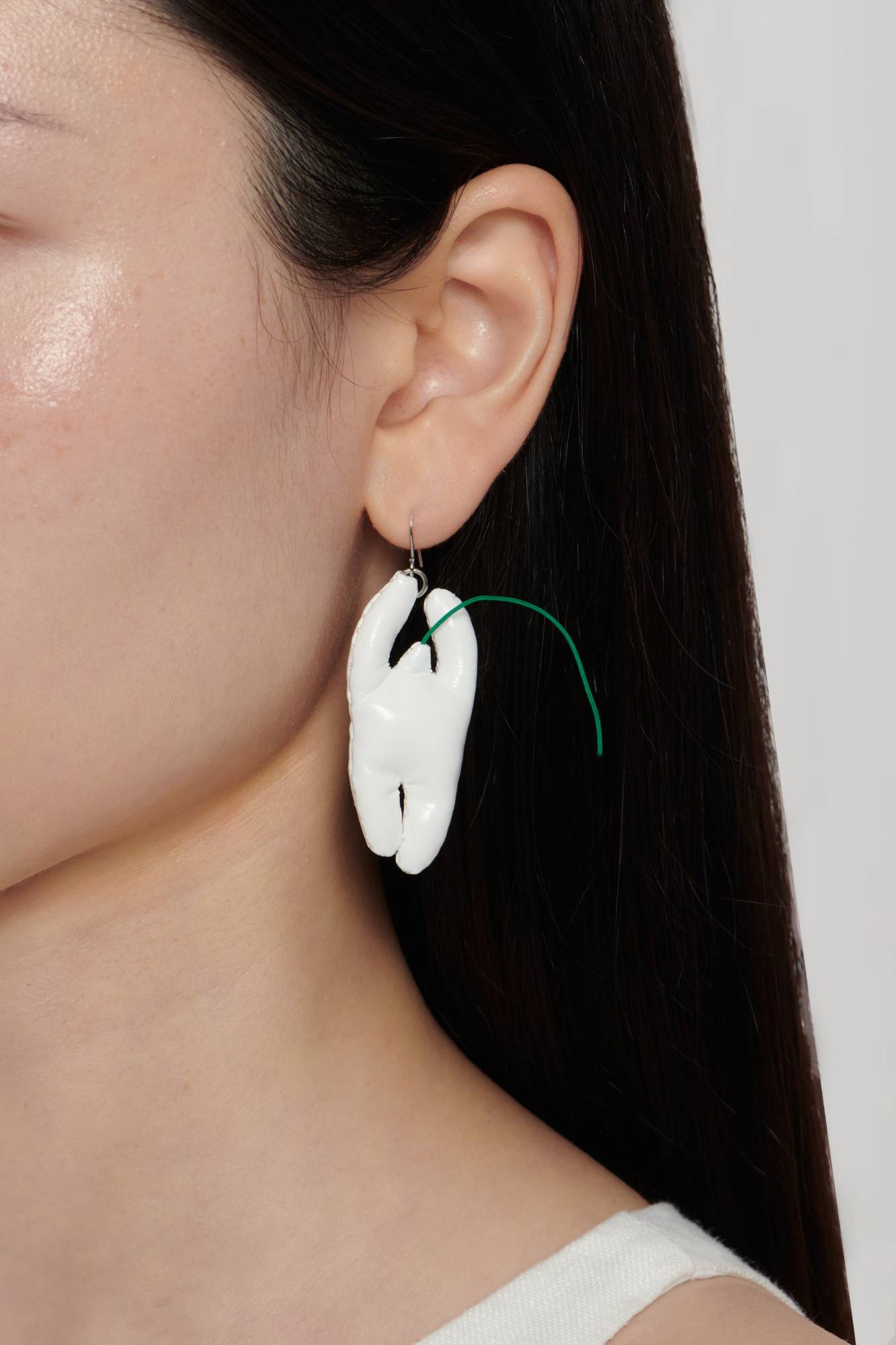 Amo Earring - white