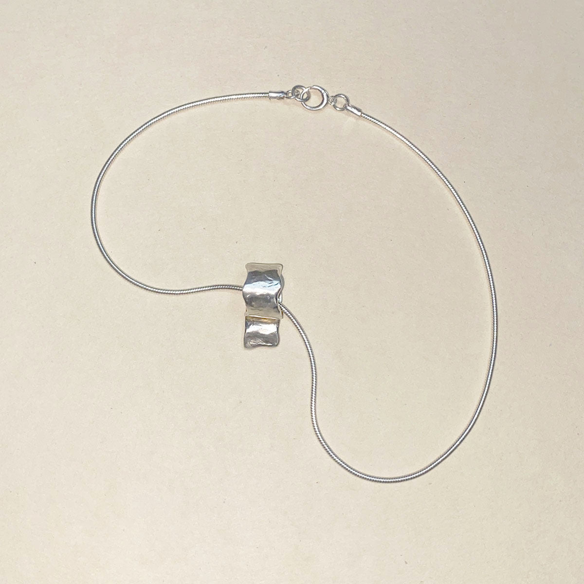 curved necklace 3 - MIDLIG 미드리그 - CAVA LIFE