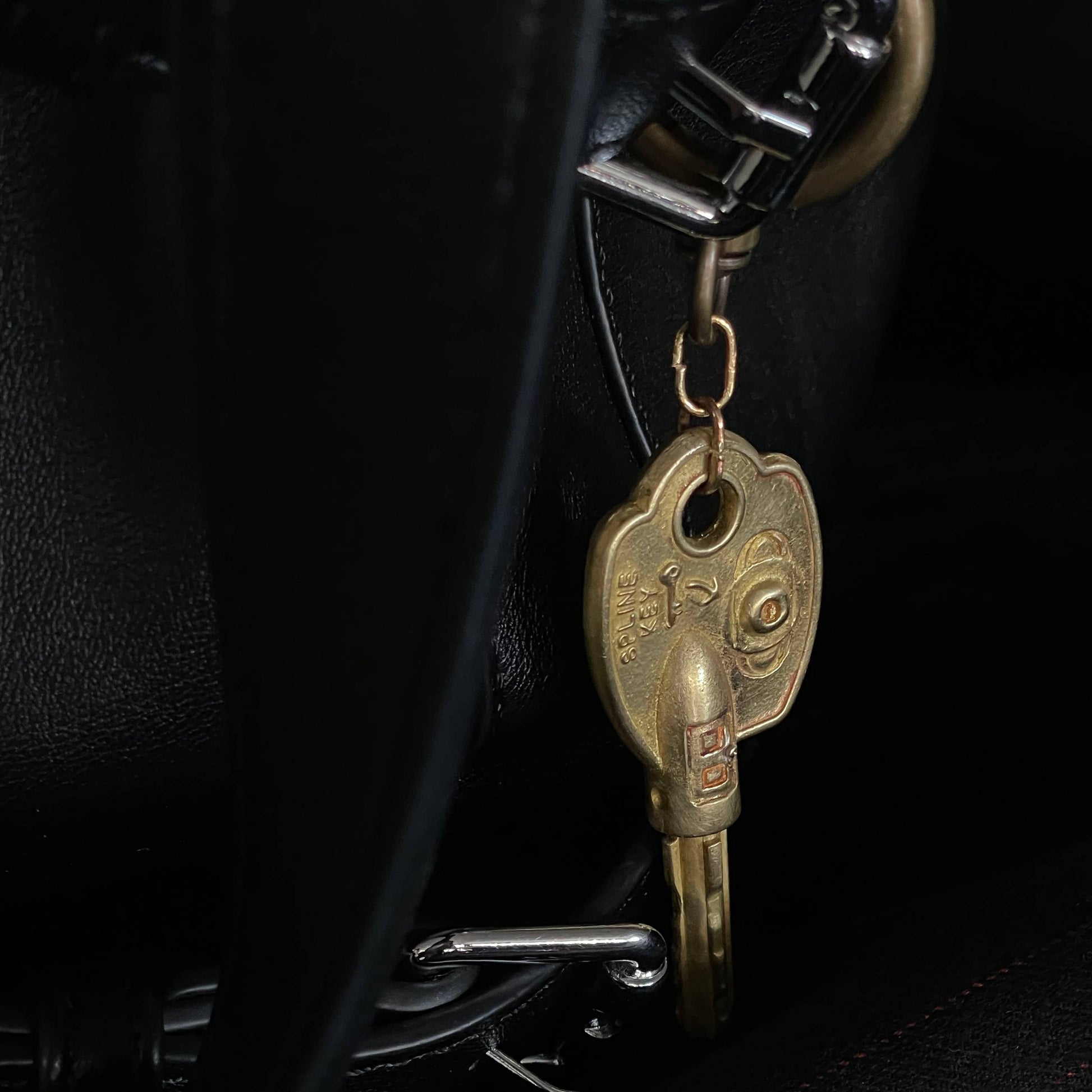 The Key to Room ㅁ1ㅁ - [M_M] [믐] - CAVA LIFE