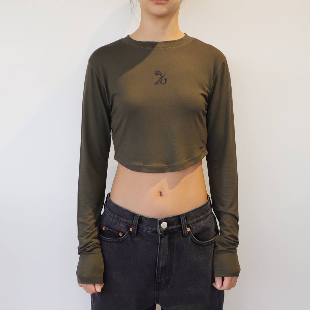 SYMBOL Crop long-sleeved T-Shirt (OLIVE) - KRUCHI 크루치 - CAVA LIFE